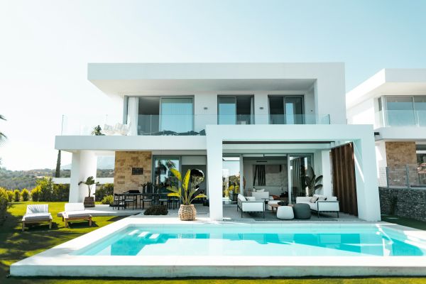How Can Home Swimming Pools in the UK Enhance Property Value?