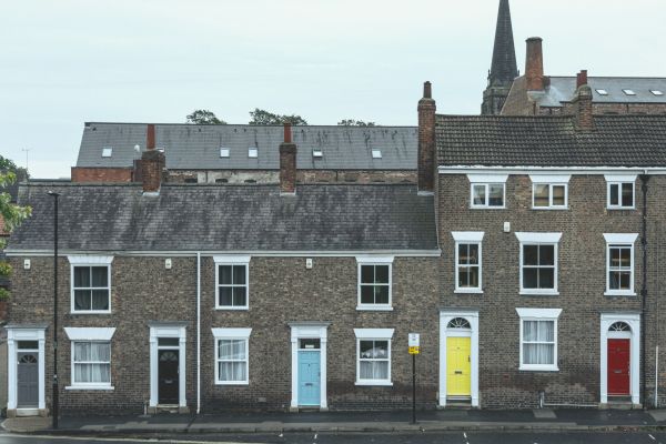 How Does the History of UK Houses Influence Modern Architectural Trends?